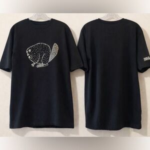 Duluth Trading Co Black Short Sleeve‎ Tee with Beaver Graphic